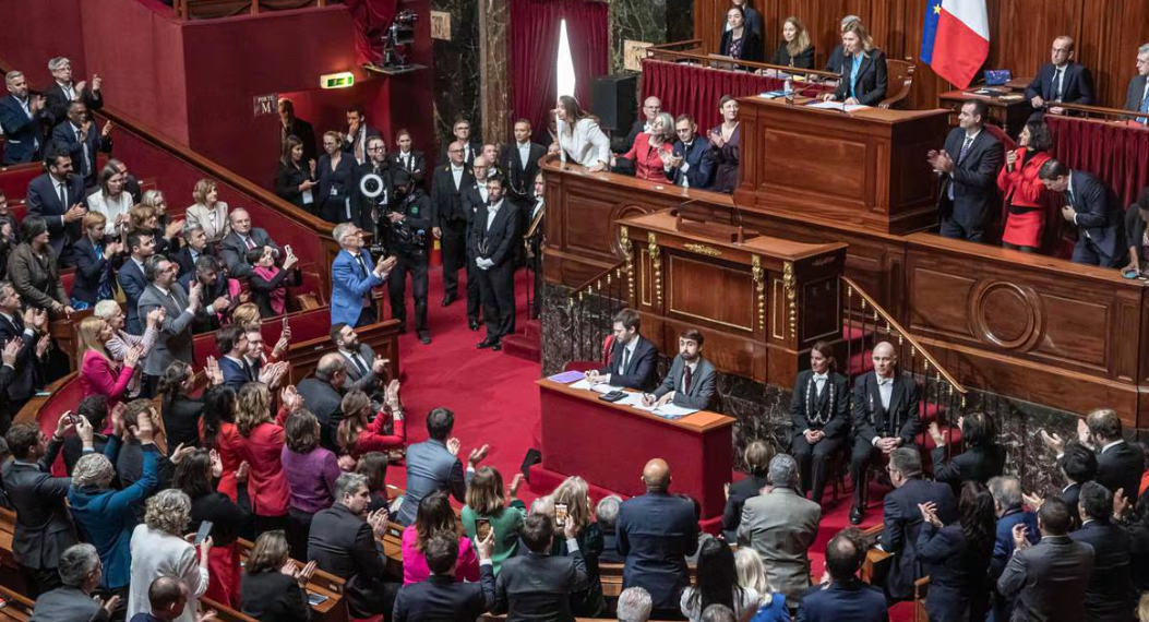 Francia se convierte en el primer país en proteger el derecho al aborto en su constitución