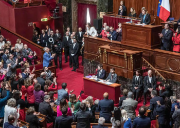 Francia se convierte en el primer país en proteger el derecho al aborto en su constitución