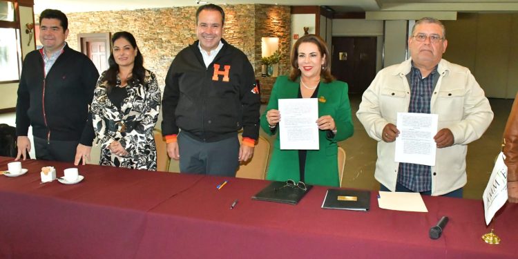 Atestigua Toño Astiazarán convenio entre la AMMJE y residentes de la colonia Fovissste