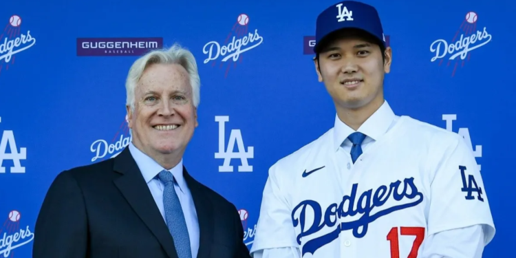 Los Dodgers presentan a Shohei Ohtani tras contrato histórico de 700 millones de dólares