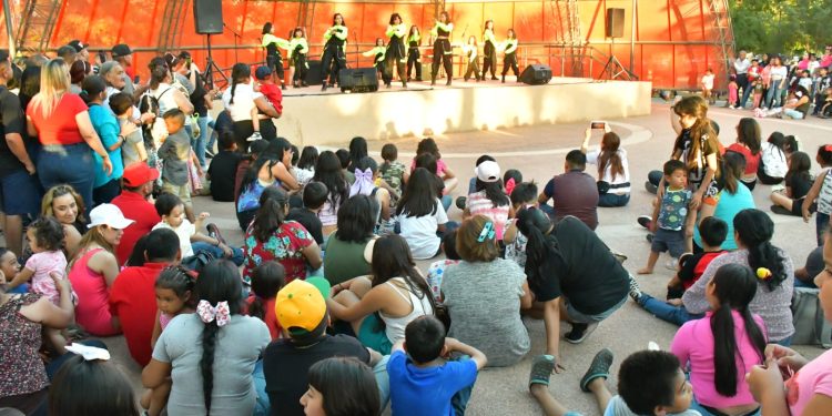 Festejan en la Víactiva a las niñas y niños de Hermosillo