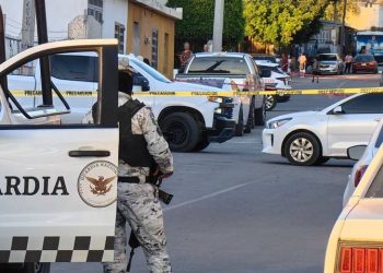 Joven armado con “cuerno de chivo” dispara contra policías en Hermosillo