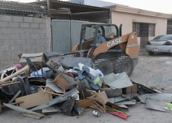 Lleva Ayuntamiento de Hermosillo jornada de descacharre a la colonia Lomas de Madrid 