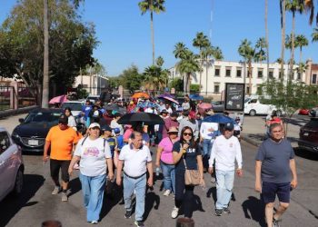 Steus y Staus realizan caminata en el campus; exigen solución a la huelga