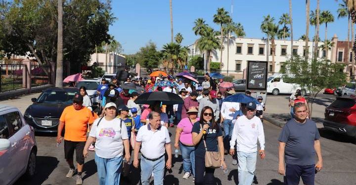 Steus y Staus realizan caminata en el campus; exigen solución a la huelga