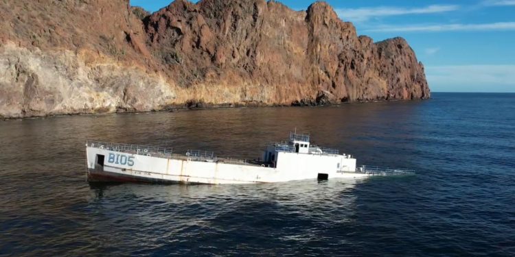 Realizan ceremonia de hundimiento del ex buque Suchiate BI-05