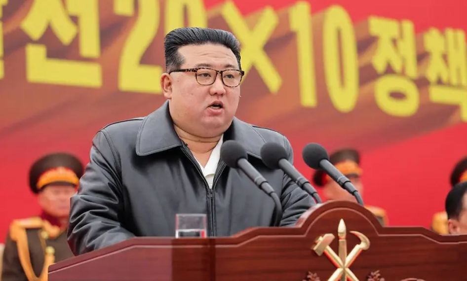 Kim Jong Un ordena a líderes militares reforzar los preparativos para la guerra
