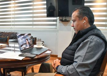 Tiende Toño Astiazarán alfombra roja a nuevas inversiones