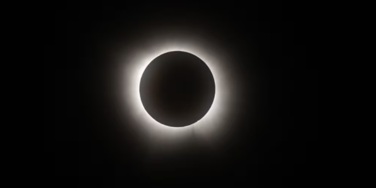 Así se vio el eclipse solar total en México