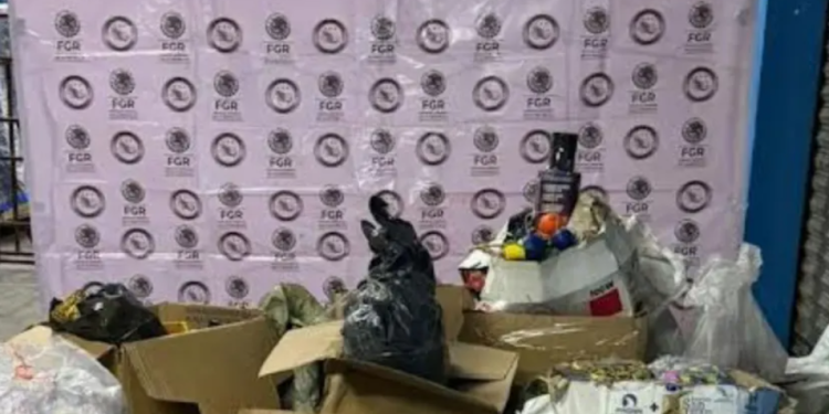 FGR asegura en carretera de Nuevo León más de 43 kilos de metanfetamina y casi 300 armas
