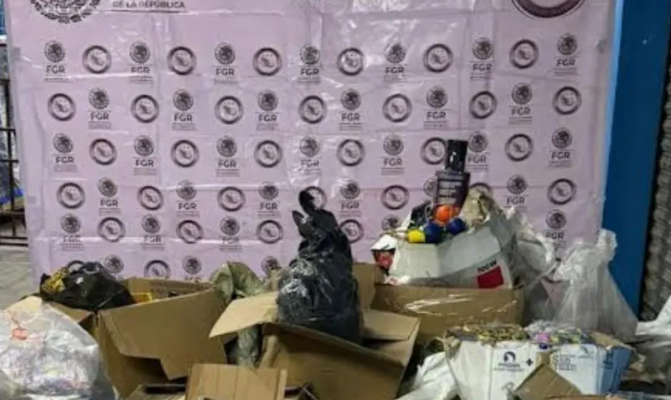 FGR asegura en carretera de Nuevo León más de 43 kilos de metanfetamina y casi 300 armas