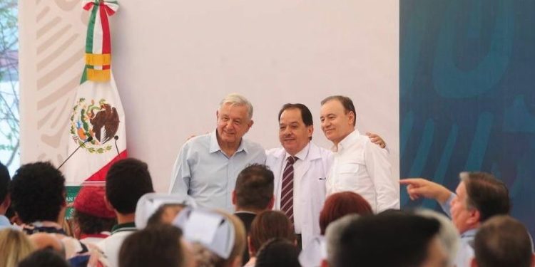 Supervisan Gobernador y Presidente sistema de salud en Sonora
