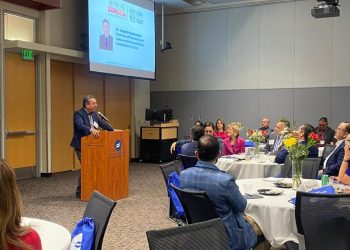 Analizan autoridades educativas de Sonora y Arizona oportunidades de desarrollo de talento humano para la industria