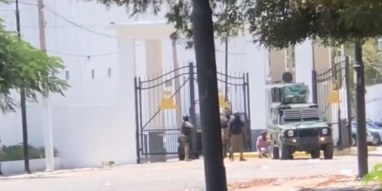 Palacio Nacional de Haití está bajo ataque de hombres armados 