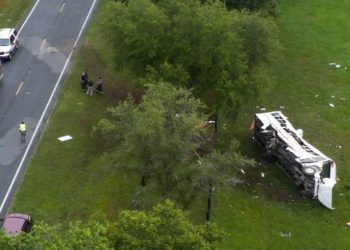 Se accidenta autobús con jornaleros mexicanos en Florida; hay 8 muertos