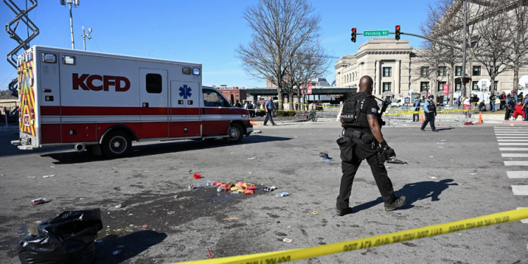 Al menos 1 persona muerta y 22 heridos deja tiroteo en el desfile de los Chiefs de Kansas City