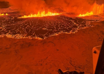 Una erupción volcánica ilumina Islandia después de semanas de advertencias de terremotos: Un geólogo explica lo que está sucediendo