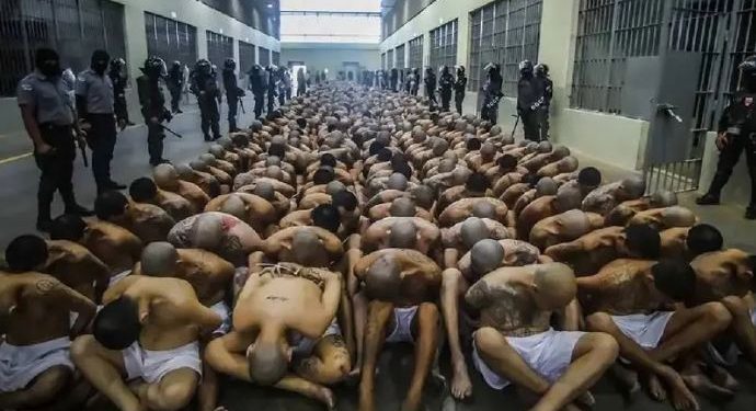 Dan hasta 120 años de prisión a pandilleros por docena de homicidios en El Salvador