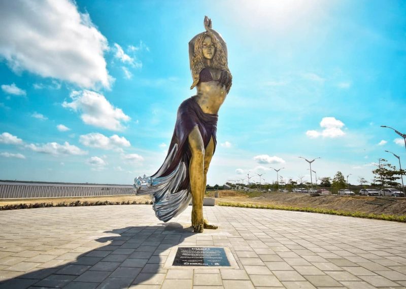 Así reaccionó Shakira ante su imponente estatua en Barranquilla
