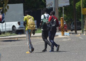 Autoridades de EU elevan alerta por presencia de migrantes con explosivos en la frontera