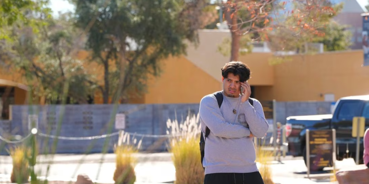 Tres muertos y un herido crítico tras tiroteo en Universidad de Nevada, en Las Vegas