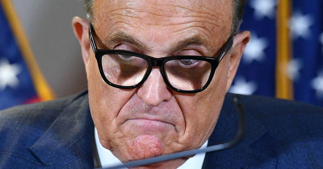 Rudy Giuliani, ex abogado de Trump, se declara en quiebra