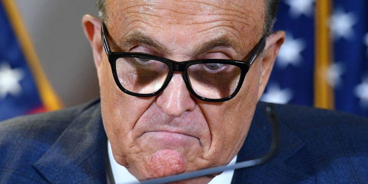 Rudy Giuliani, ex abogado de Trump, se declara en quiebra