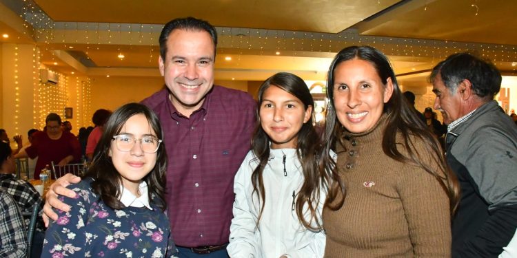 Refrenda Toño Astiazarán trabajo unido con comerciantes