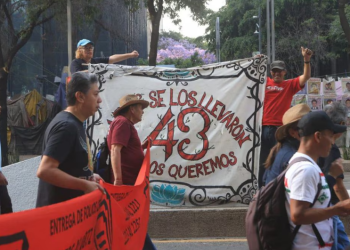 Padres de los 43 normalistas de Ayotzinapa llaman a boicotear campañas electorales