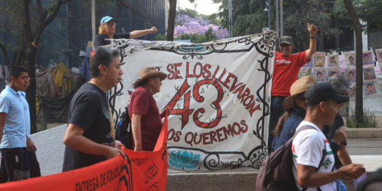 Padres de los 43 normalistas de Ayotzinapa llaman a boicotear campañas electorales