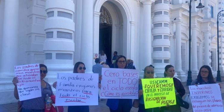 Exigen padres y maestros se habiliten plazas en escuela Pascual Pérez