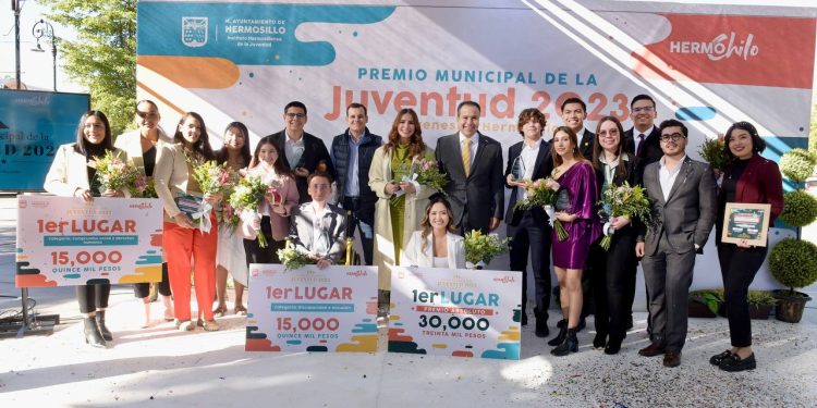 Entrega Toño Astiazarán Premio Municipal de la Juventud 2023