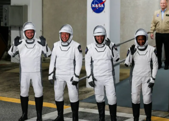 Nueva tripulación de la NASA y Space X llega con éxito a la Estación Espacial Internacional