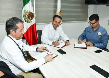 Acuerdan Toño Astiazarán y Sindicato de Bomberos convenio con beneficios económicos y laborales