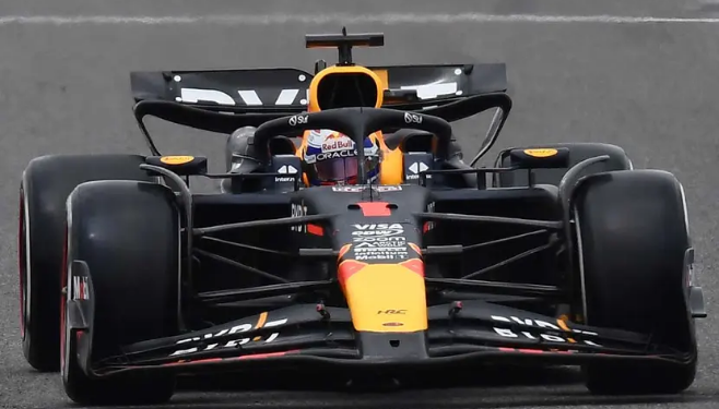 Red Bull domina Primera Práctica del GP de Japón con Verstappen y 'Checo'