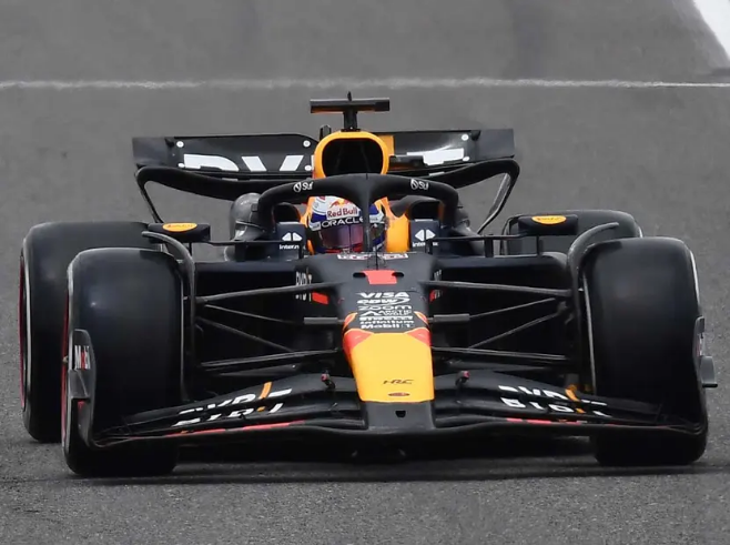 Red Bull domina Primera Práctica del GP de Japón con Verstappen y 'Checo'