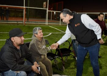 Entrega Toño Astiazarán rehabilitación de parque en Costa del Sol