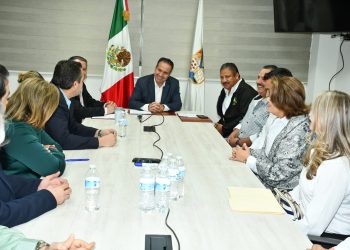 Acuerda Toño Astiazarán convenio de trabajo con S.U.T.S.M.H.