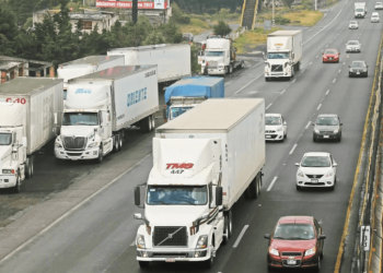 Transportistas y Gobierno llegan a un acuerdo para suspender el paro nacional del 5 de febrero