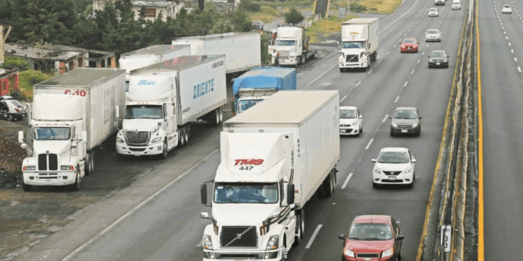 Transportistas y Gobierno llegan a un acuerdo para suspender el paro nacional del 5 de febrero