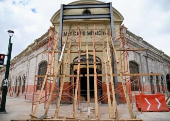 Acompaña Gobernador a locatarios en supervisión de obras de rehabilitación del Mercado Municipal en Hermosillo 