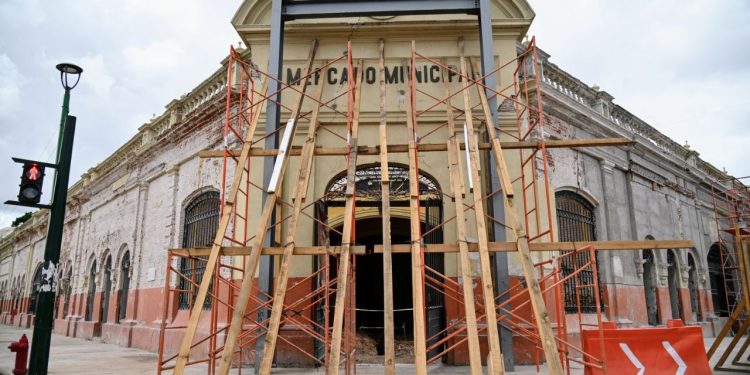 Acompaña Gobernador a locatarios en supervisión de obras de rehabilitación del Mercado Municipal en Hermosillo&nbsp;