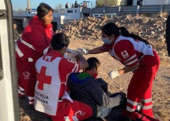 Volcamiento de camión de maquilas deja un muerto y varios lesionados en Guaymas