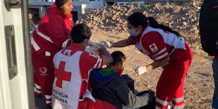 Volcamiento de camión de maquilas deja un muerto y varios lesionados en Guaymas