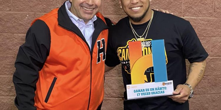 Se suma Toño Astiazarán a la bienvenida a los Naranjeros de Hermosillo