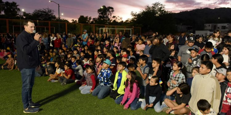 Celebran Posada Creces familias de la Café Combate