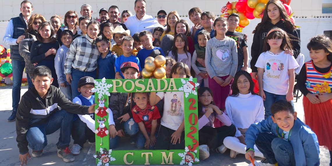 Acompaña Toño Astiazarán a familias en la tradicional posada navideña de la CTM