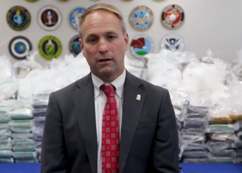 FBI desbarata red de narcotraficantes que operaba en EU, México y Canadá; hay 3 mexicanos fugitivos