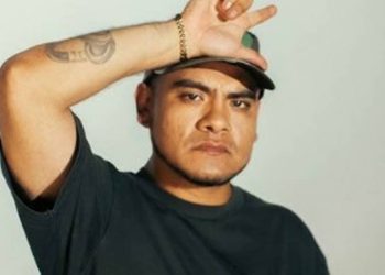 Aczino estrena “Niños”, tema que retrata los riesgos de vivir al límite desde la infancia