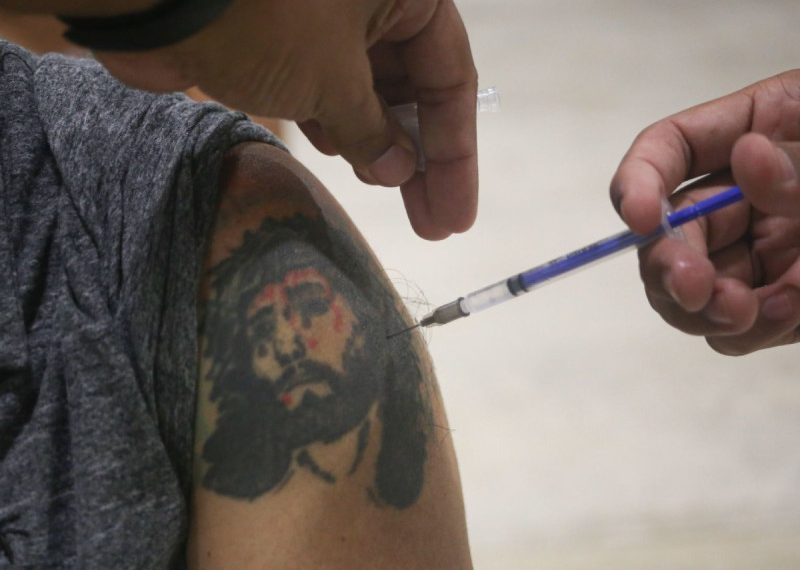 Vacunas Pfizer y Moderna que se venderán en México combaten nuevas variantes de covid-19